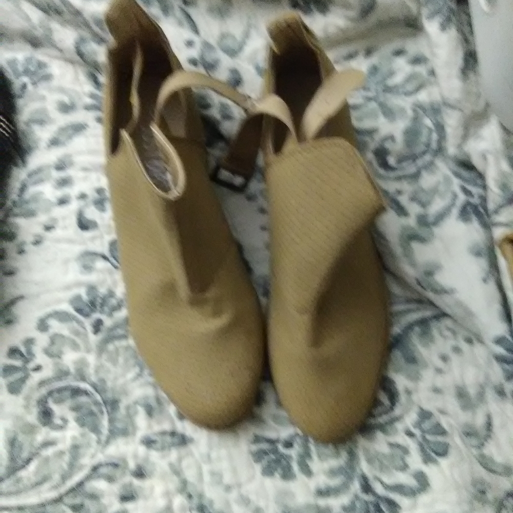 Shoes - Picture 2 of 3